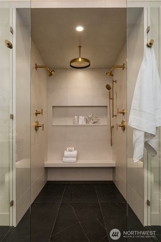 8024 NE 8th St, Medina, WA 98039