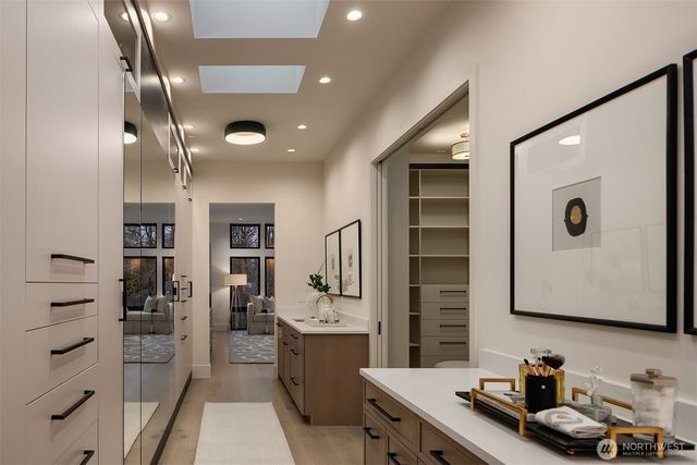 8024 NE 8th St, Medina, WA 98039