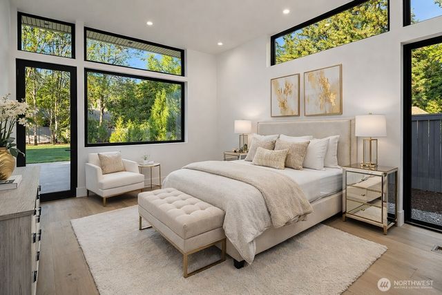 8024 NE 8th St, Medina, WA 98039