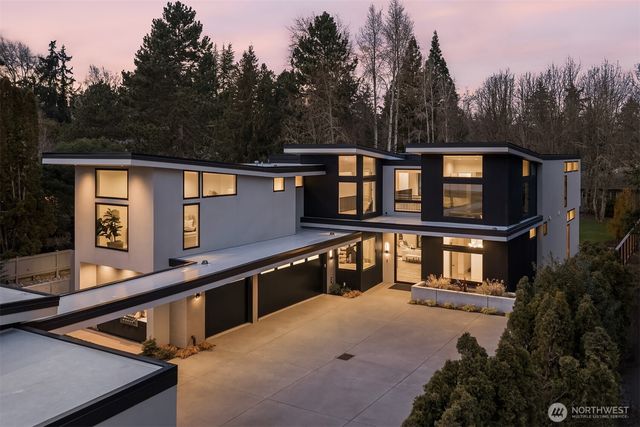 8024 NE 8th St, Medina, WA 98039