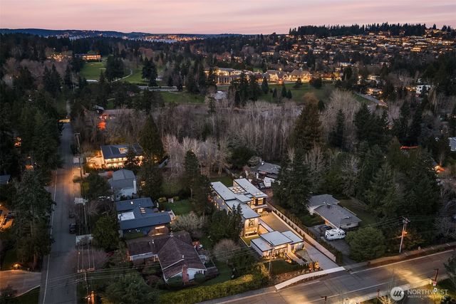 8024 NE 8th St, Medina, WA 98039