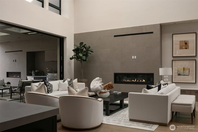 8024 NE 8th St, Medina, WA 98039