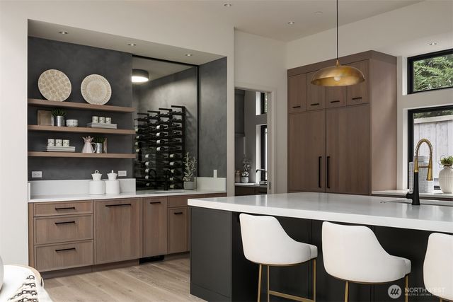 8024 NE 8th St, Medina, WA 98039