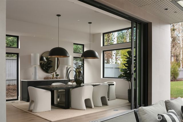 8024 NE 8th St, Medina, WA 98039