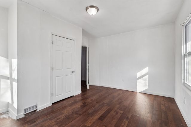 2210 University Avenue, Des Moines, IA 50311