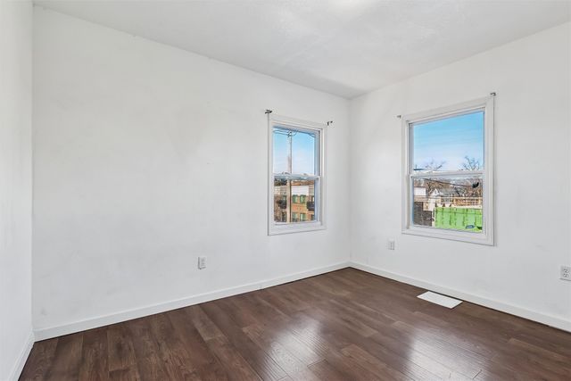 2210 University Avenue, Des Moines, IA 50311