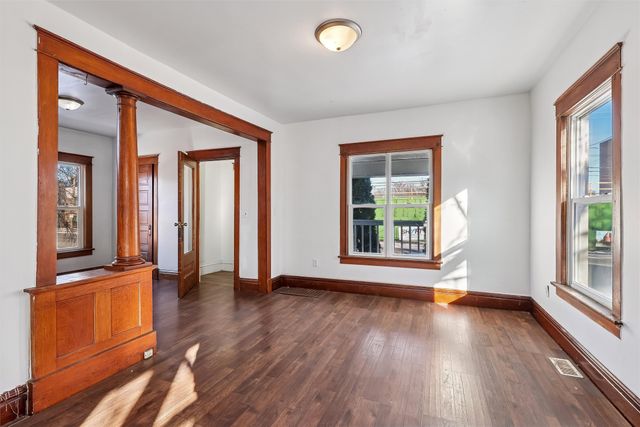 2210 University Avenue, Des Moines, IA 50311