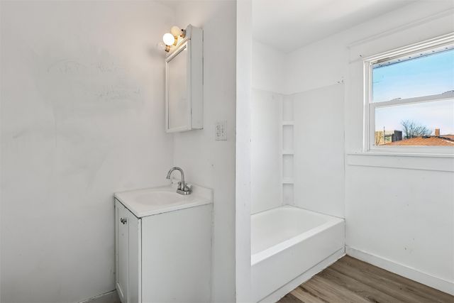 2210 University Avenue, Des Moines, IA 50311