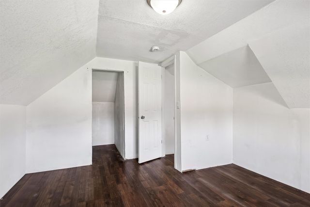 2210 University Avenue, Des Moines, IA 50311