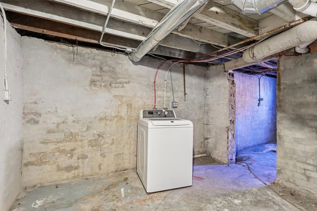 2210 University Avenue, Des Moines, IA 50311