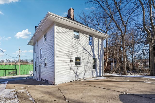 2210 University Avenue, Des Moines, IA 50311