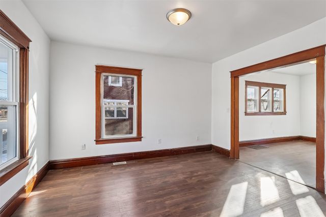 2210 University Avenue, Des Moines, IA 50311