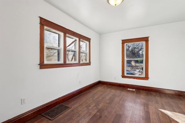 2210 University Avenue, Des Moines, IA 50311