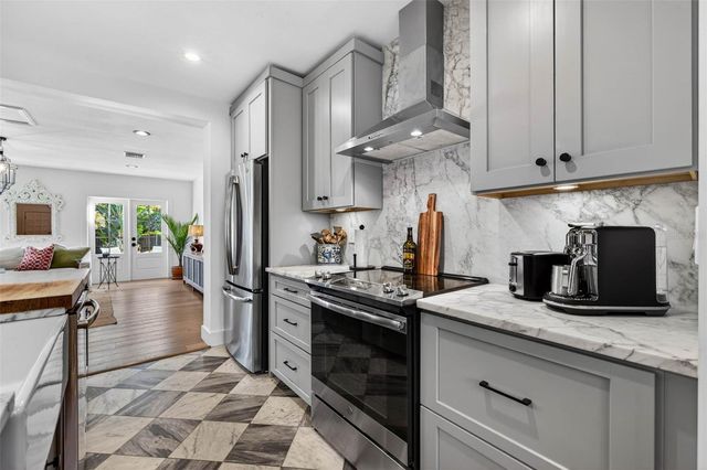 410 35TH AVENUE NE, St Petersburg, FL 33704