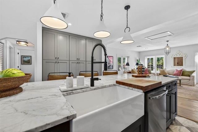 410 35TH AVENUE NE, St Petersburg, FL 33704