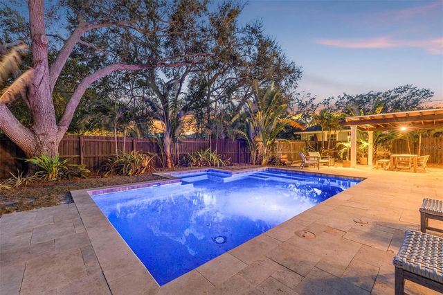 410 35TH AVENUE NE, St Petersburg, FL 33704