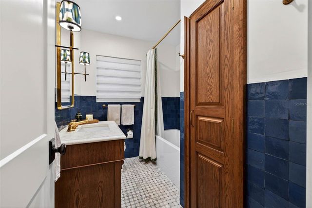 410 35TH AVENUE NE, St Petersburg, FL 33704