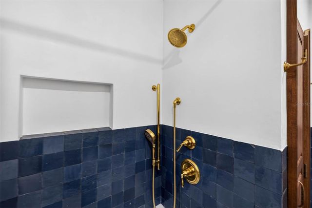 410 35TH AVENUE NE, St Petersburg, FL 33704