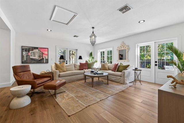 410 35TH AVENUE NE, St Petersburg, FL 33704