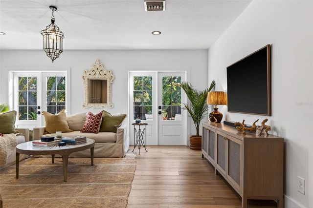 410 35TH AVENUE NE, St Petersburg, FL 33704