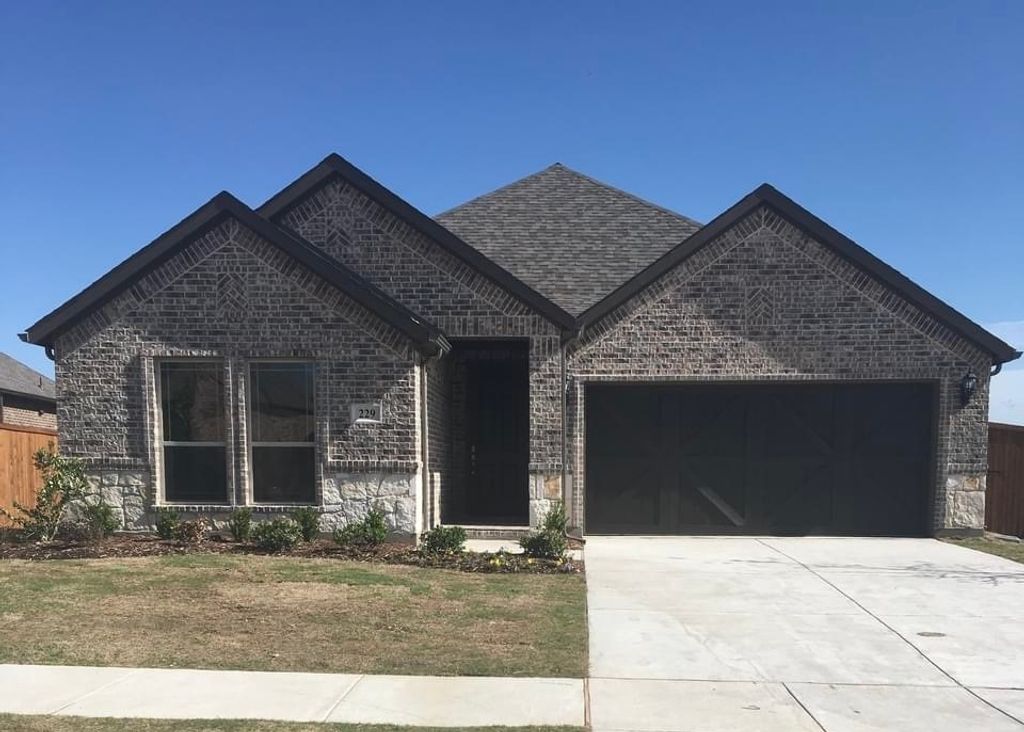229 Crestlyn Drive, Midlothian, TX 76065
