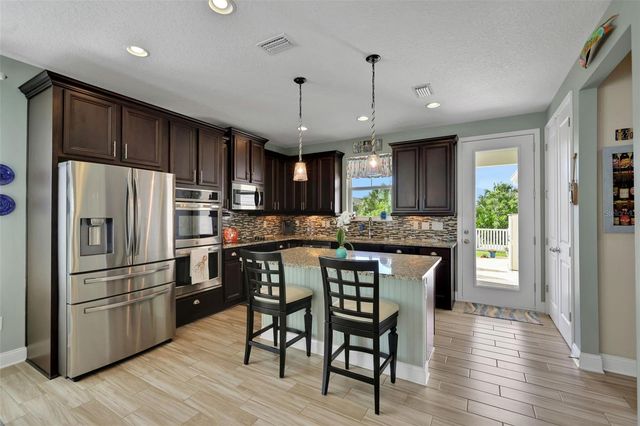 27 SANDY BEACH WAY, Palm Coast, FL 32137