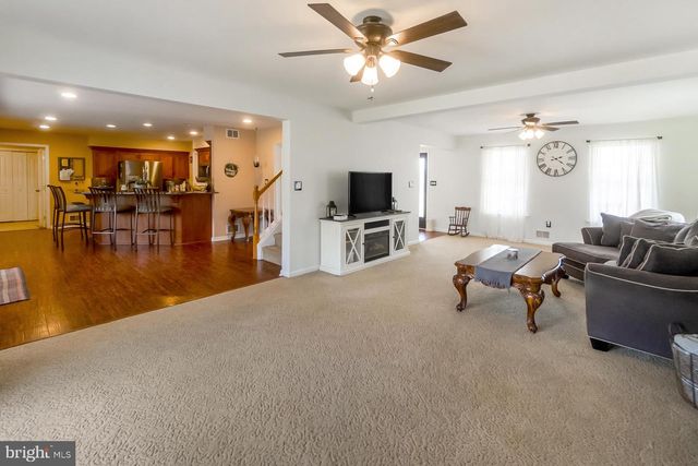 8285 POHOPOCO DR, Kunkletown, PA 18058