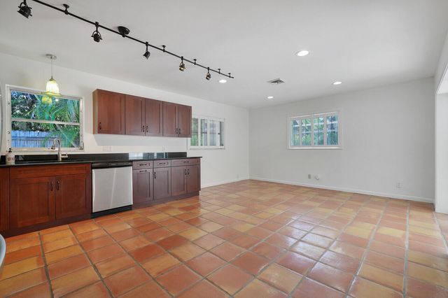 7 SE Paddock Circle, Jupiter, FL 33469