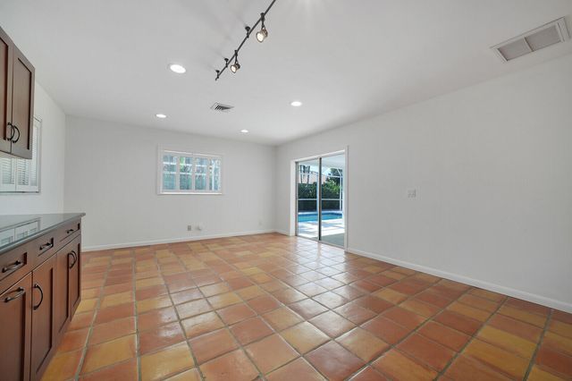 7 SE Paddock Circle, Jupiter, FL 33469