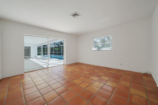 7 SE Paddock Circle, Jupiter, FL 33469