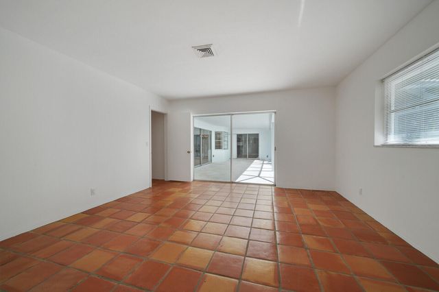 7 SE Paddock Circle, Jupiter, FL 33469