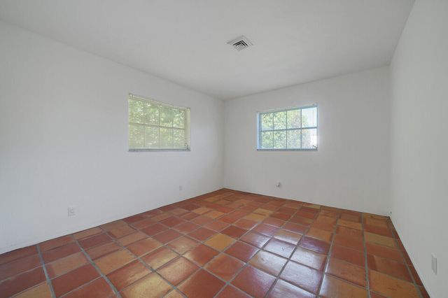 7 SE Paddock Circle, Jupiter, FL 33469