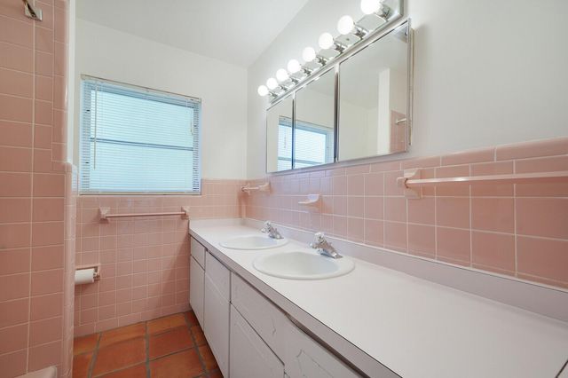 7 SE Paddock Circle, Jupiter, FL 33469