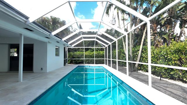 7 SE Paddock Circle, Jupiter, FL 33469