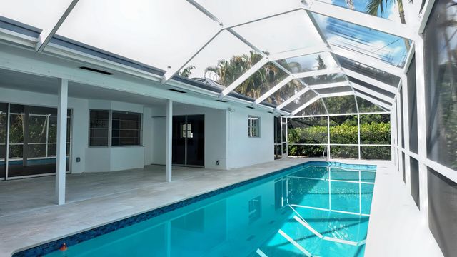 7 SE Paddock Circle, Jupiter, FL 33469