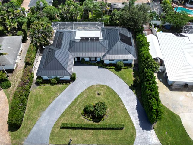 7 SE Paddock Circle, Jupiter, FL 33469