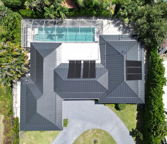 7 SE Paddock Circle, Jupiter, FL 33469
