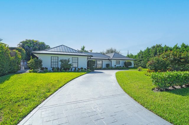 7 SE Paddock Circle, Jupiter, FL 33469