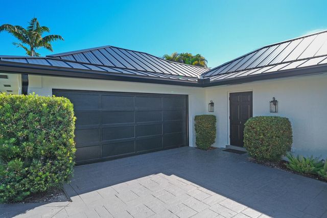 7 SE Paddock Circle, Jupiter, FL 33469