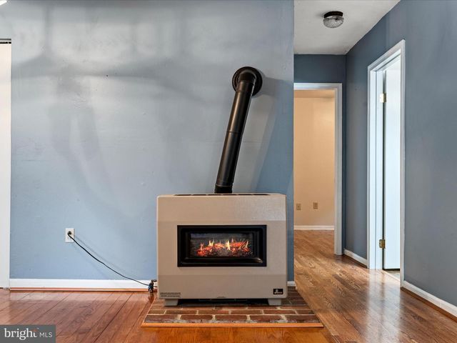 220 CHESTNUT GROVE RD, Winchester, VA 22603