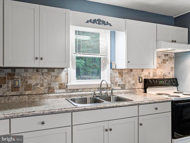 220 CHESTNUT GROVE RD, Winchester, VA 22603