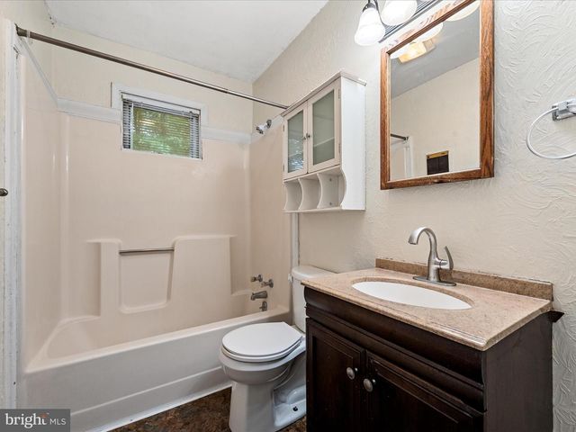 220 CHESTNUT GROVE RD, Winchester, VA 22603