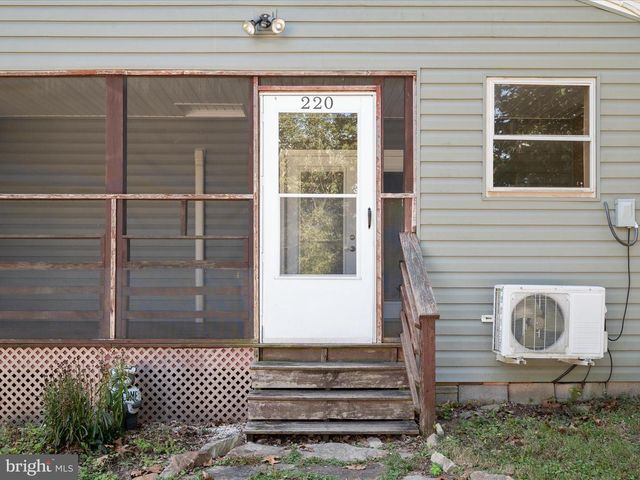 220 CHESTNUT GROVE RD, Winchester, VA 22603