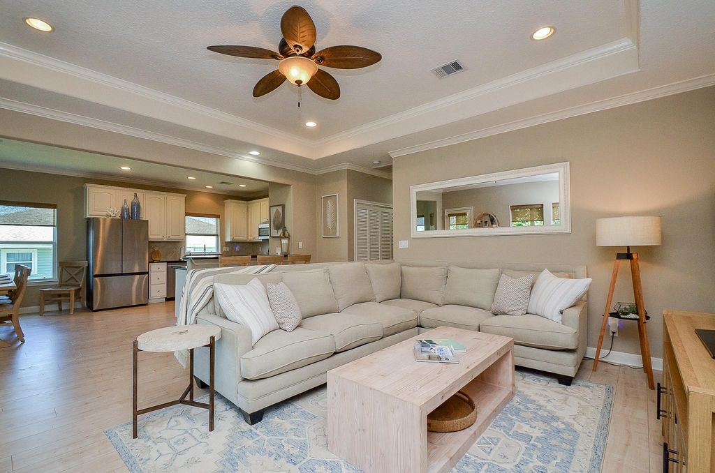 13823 Mutiny Lane, Galveston, TX 77554