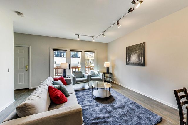 2233 W MEDILL Avenue D, Chicago, IL 60647