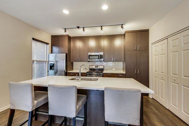 2233 W MEDILL Avenue D, Chicago, IL 60647