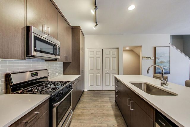 2233 W MEDILL Avenue D, Chicago, IL 60647