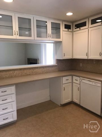 17 Piney Point Road, Savannah, GA 31410