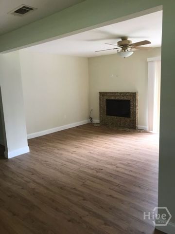 17 Piney Point Road, Savannah, GA 31410