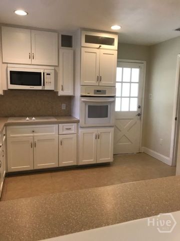 17 Piney Point Road, Savannah, GA 31410